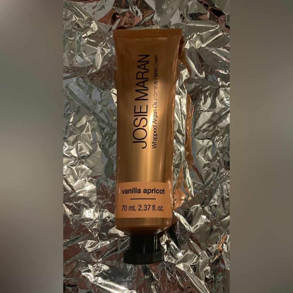 New Sealed Josie Maran whipped Aragon Oil Intensive Hand Cream Vanilla Apricot